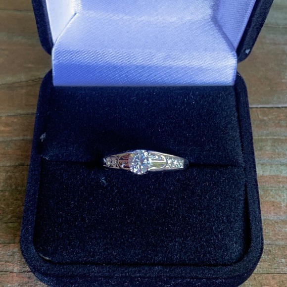 Jewelry - SUSPENDED SOLITAIRE RING